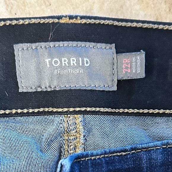 Torrid bombshell skinny feel the fit. 22 regular - Picture 3 of 5